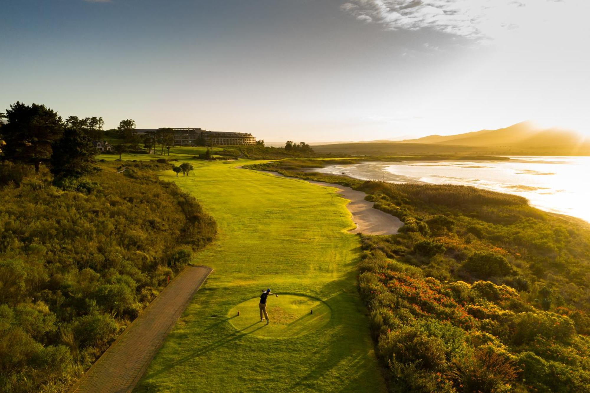 Arabella Hotel, Golf And Spa Hermanus Ngoại thất bức ảnh The 18th hole at the Links at Spanish Bay